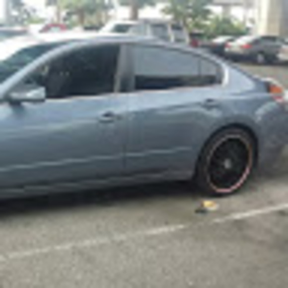 Meet your Posher, Javier - Picture 1 of 1